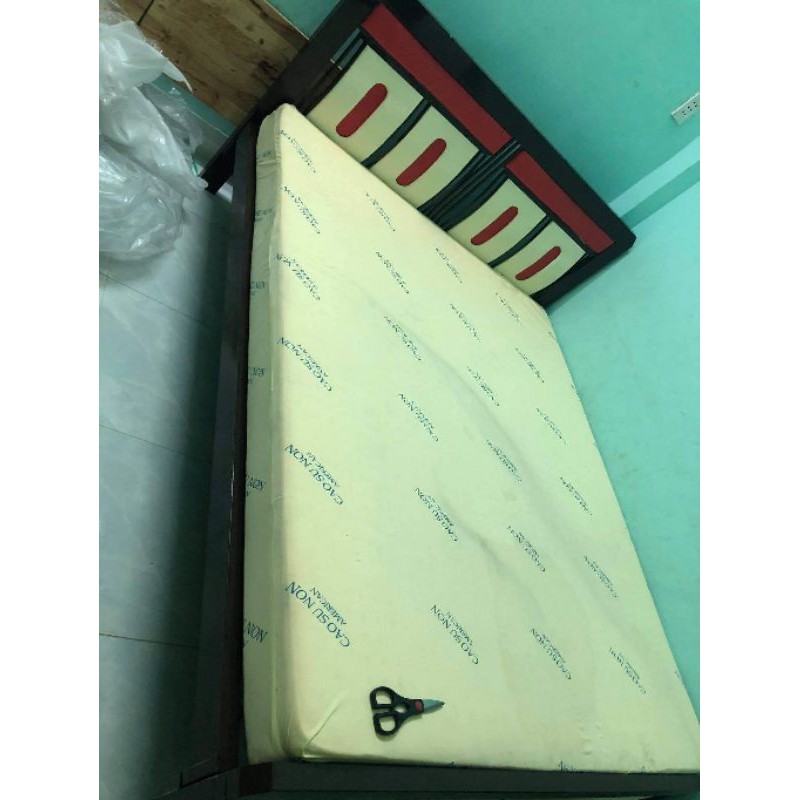 Giường sắt khung hộp giả gỗ sọc đỏ | BigBuy360 - bigbuy360.vn
