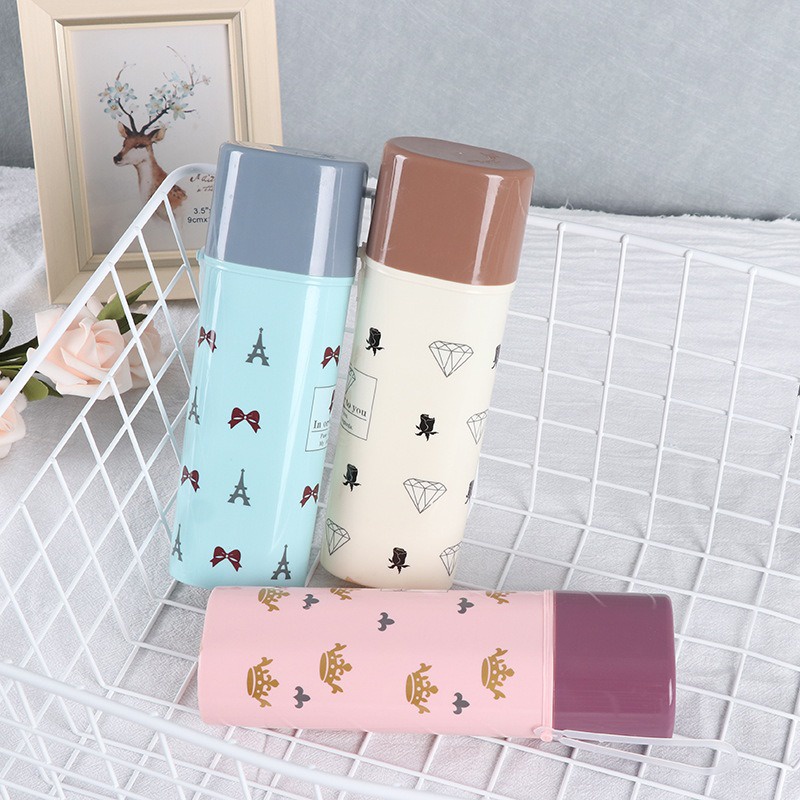 cốc để bàn chải lúa mạch đi du lịch