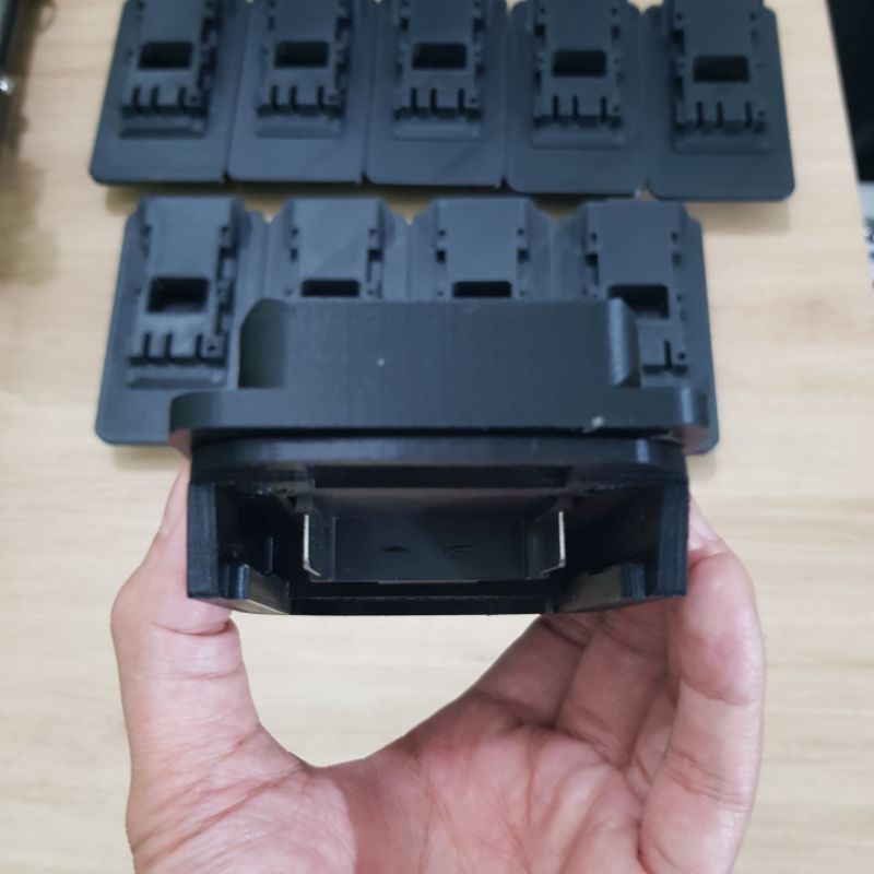 Đế gài máy Panasonic dùng pin Makita