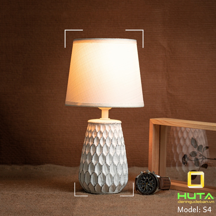 Đèn Ngủ Để Bàn Điều Chỉnh Độ Sáng, Gốm Sứ Thủ Công, Bóng Led Ánh Sáng Vàng, Dùng Phòng Ngủ, Decor Trang Trí - HUTA S4