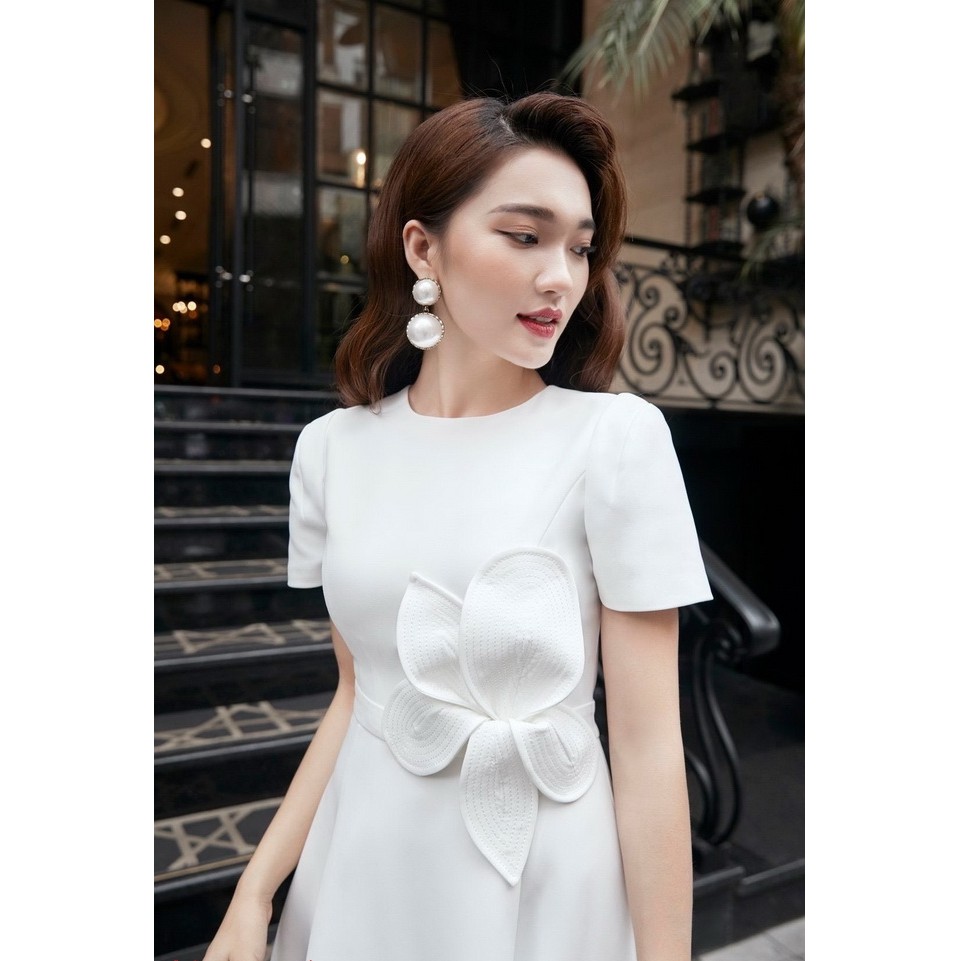 - ĐẦM XÒE TRẮNG EO ĐÍNH HOA TO DUYÊN DÁNG - MH29
