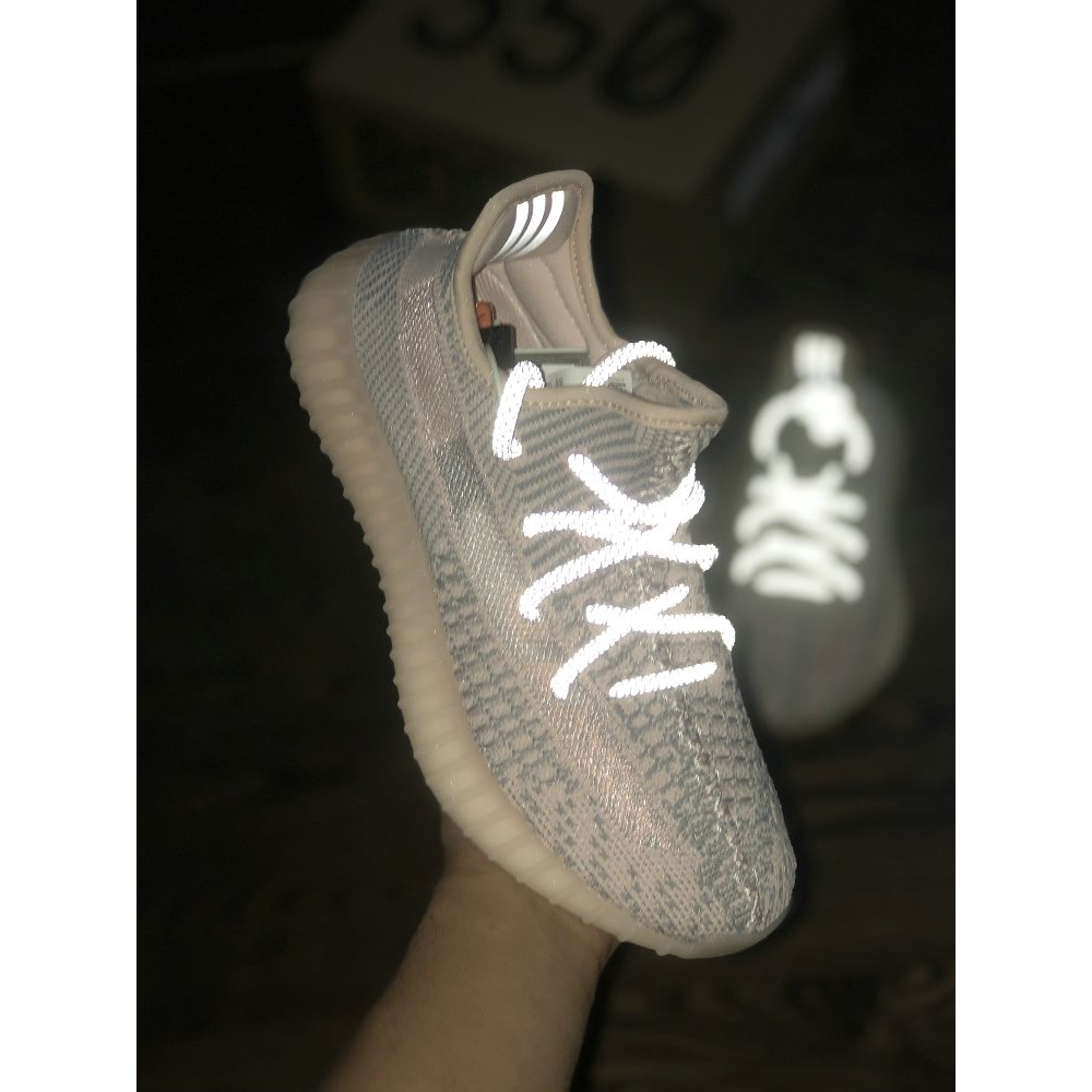 Giày thể theo Yeezy 350v2 phản quang