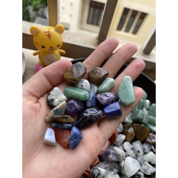 1v Vụn đá thiên nhiên nhiều màu trang trí -  one mini piece natural crystals