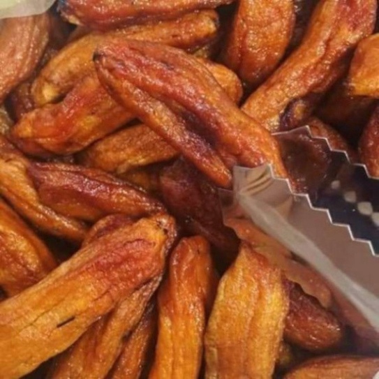 Chuối sấy dẻo nguyên quả thế giới ăn vặt quán 88 | BigBuy360 - bigbuy360.vn