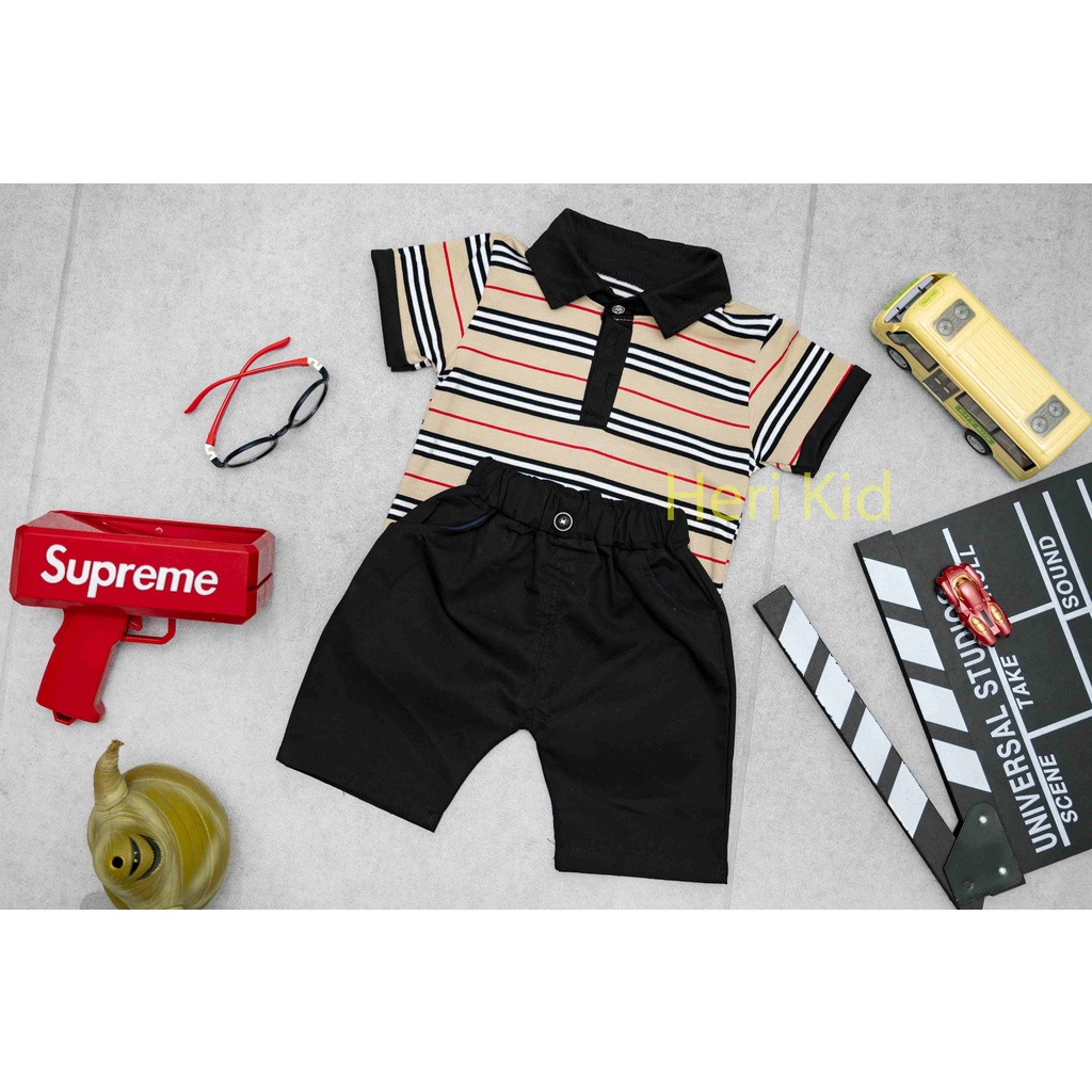 Set thun tay ngắn sọc ngang phối cổ đen