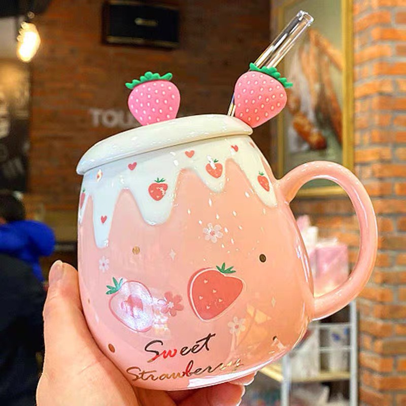 Ly sứ hình trái dâu có nắp kèm muỗng và ống hút dung tích 450ML