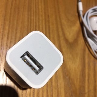 Củ Vuông Iphoen Zin Box Máy( Củ Sạc Zin Iphone 5w chính hãng)