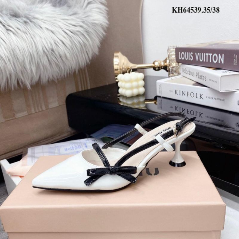 Sandan da bóng mũi nhọn nơ cạnh