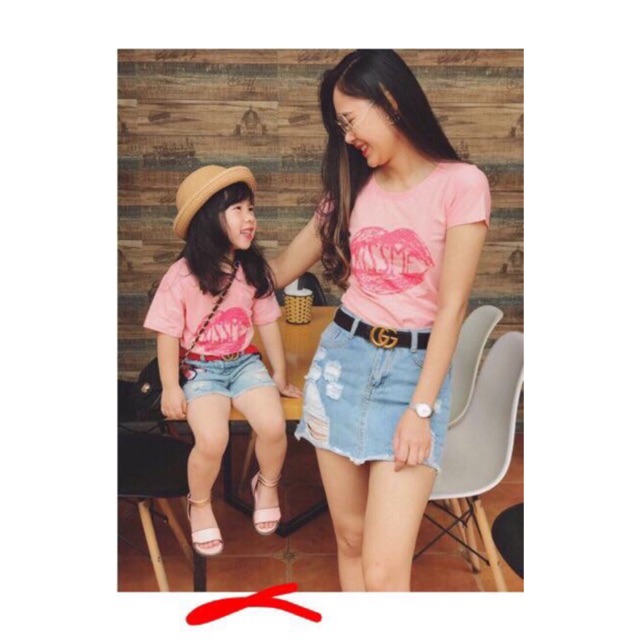 Set mẹ con kiss me