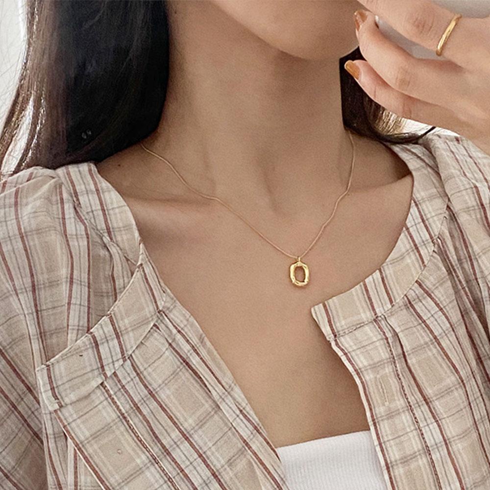 Vòng cổ Mặt Hình Chữ RALPH Đơn Giản Cho Nữ