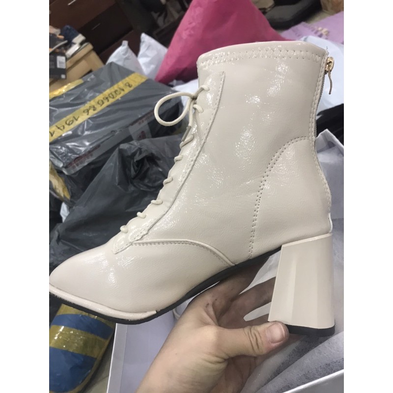 Boots da bóng giả buộc dây kéo khoá sau (sẵn màu đen , kem sẵn 37) | BigBuy360 - bigbuy360.vn