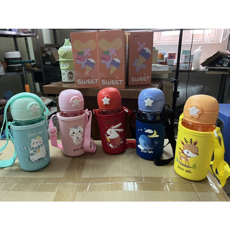 BÌNH NƯỚC 520ml CHO BÉ NẮP NGÔI SAO KÈM TÚI ĐEO