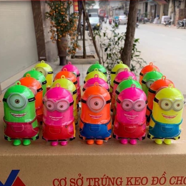 Trứng hình Minion ( 1 lưới x 20 quả )