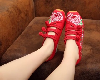 Giày thêu thể thao( Có sẵn size 36 ,38màu đen ,hàng oder ko có sẵn)