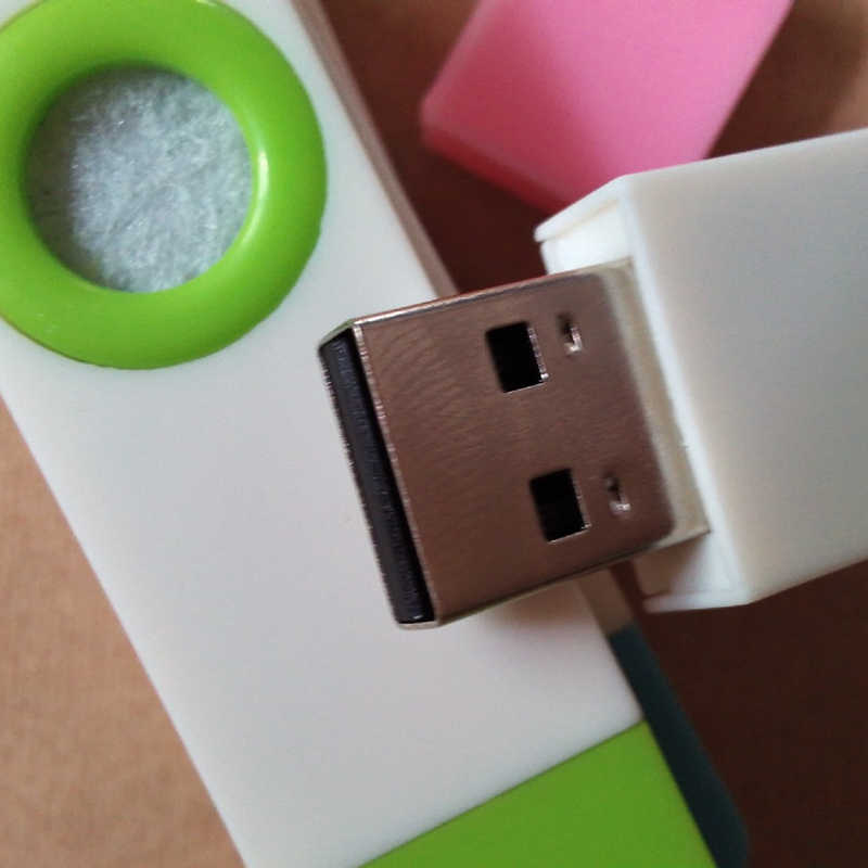 Thiết Bị Khuếch Tán Tinh Dầu Mini Kèm Ống Hút Tiện Dụng