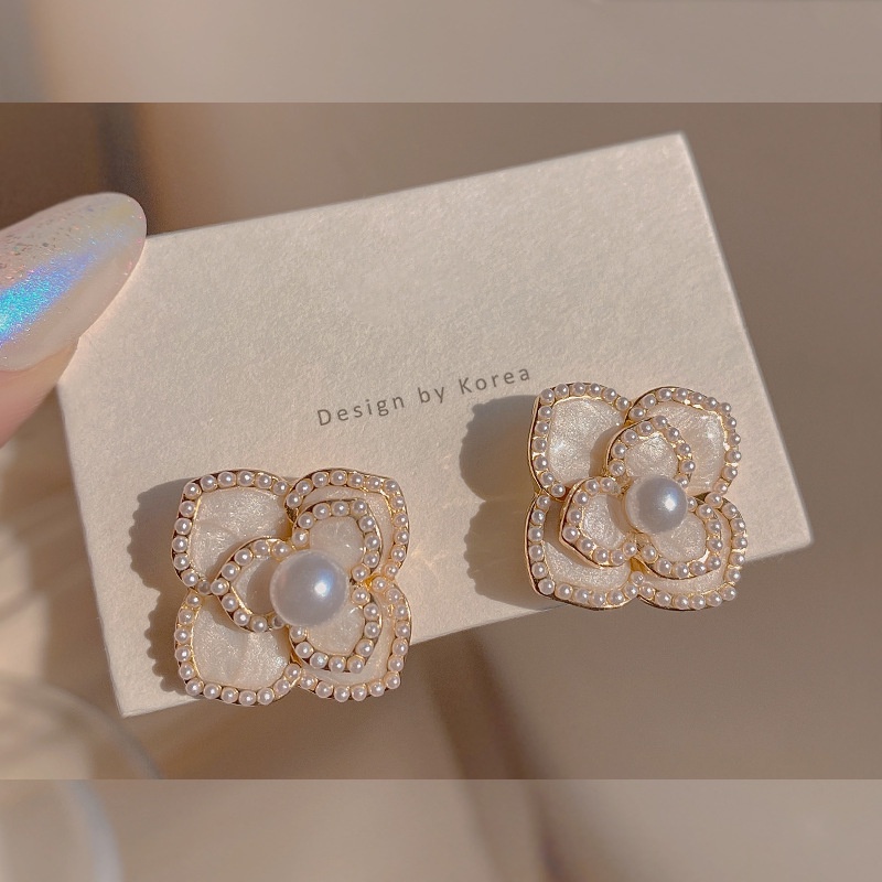 Khuyên Tai Hình Hoa Trà Đính Ngọc Trai Thời Trang Thanh Lịch Cho Nữ