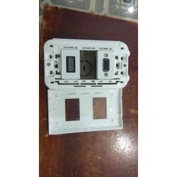 Mặt nạ HDMI &amp; VGA Góc 90 Độ Âm tường