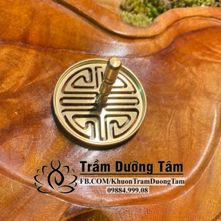 Khuôn Trầm Dưỡng Tâm Bằng Đồng Hình Chữ Thọ - Dụng cụ đốt trầm hương - Dùng cho lư đốt trầm hương, trầm nụ