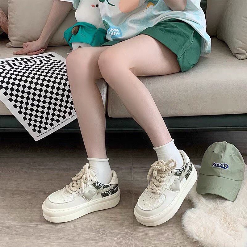Giày thể thao nữ họa tiết hình trái tim, đế cao 4cm siêu Hót