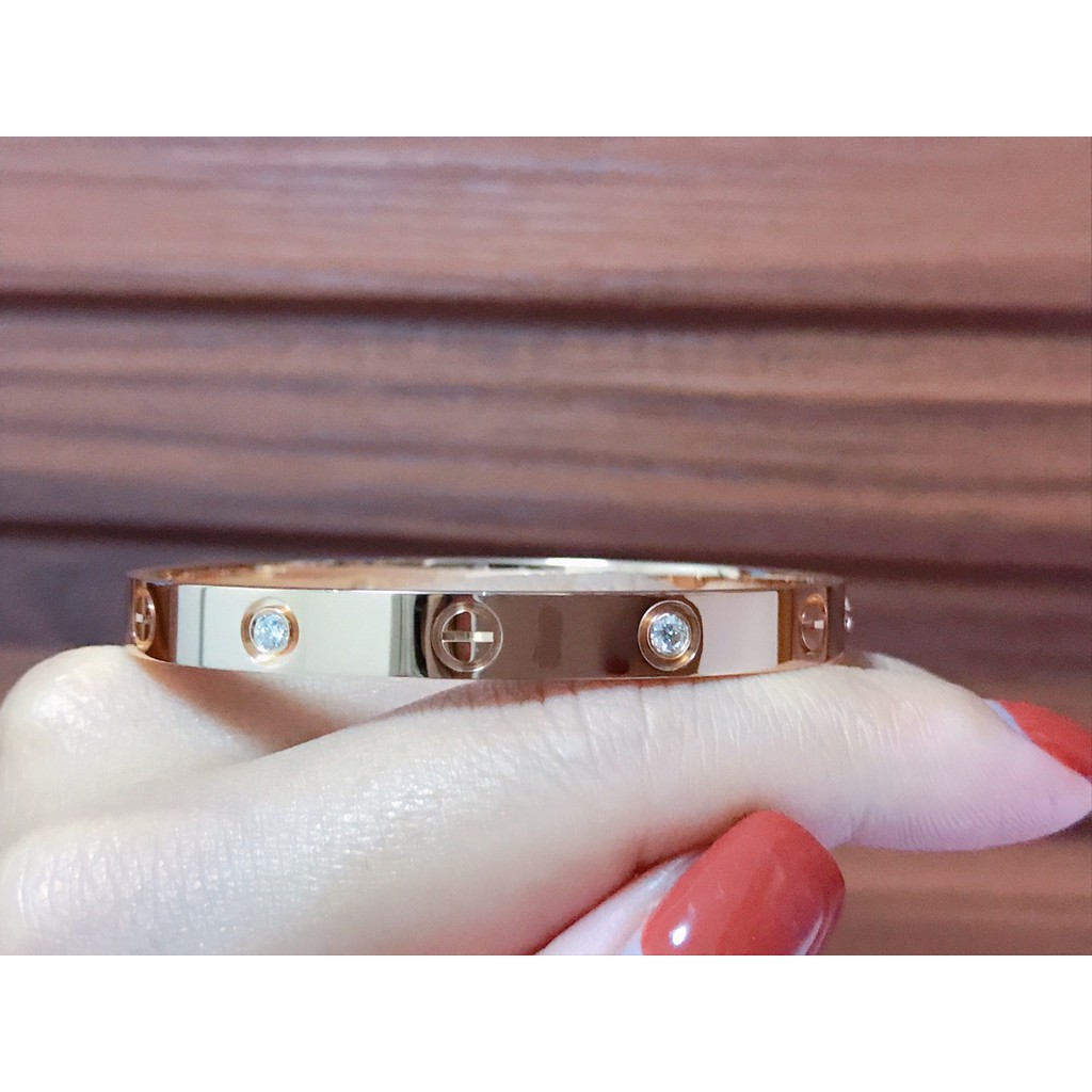 Vòng tay kim loại mạ vàng 18k thiết kế độc đáo cho cặp đôi