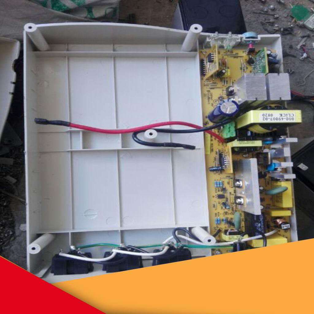 Bộ lưu điện UPS Santak 1000VA 2 bình điện 24V