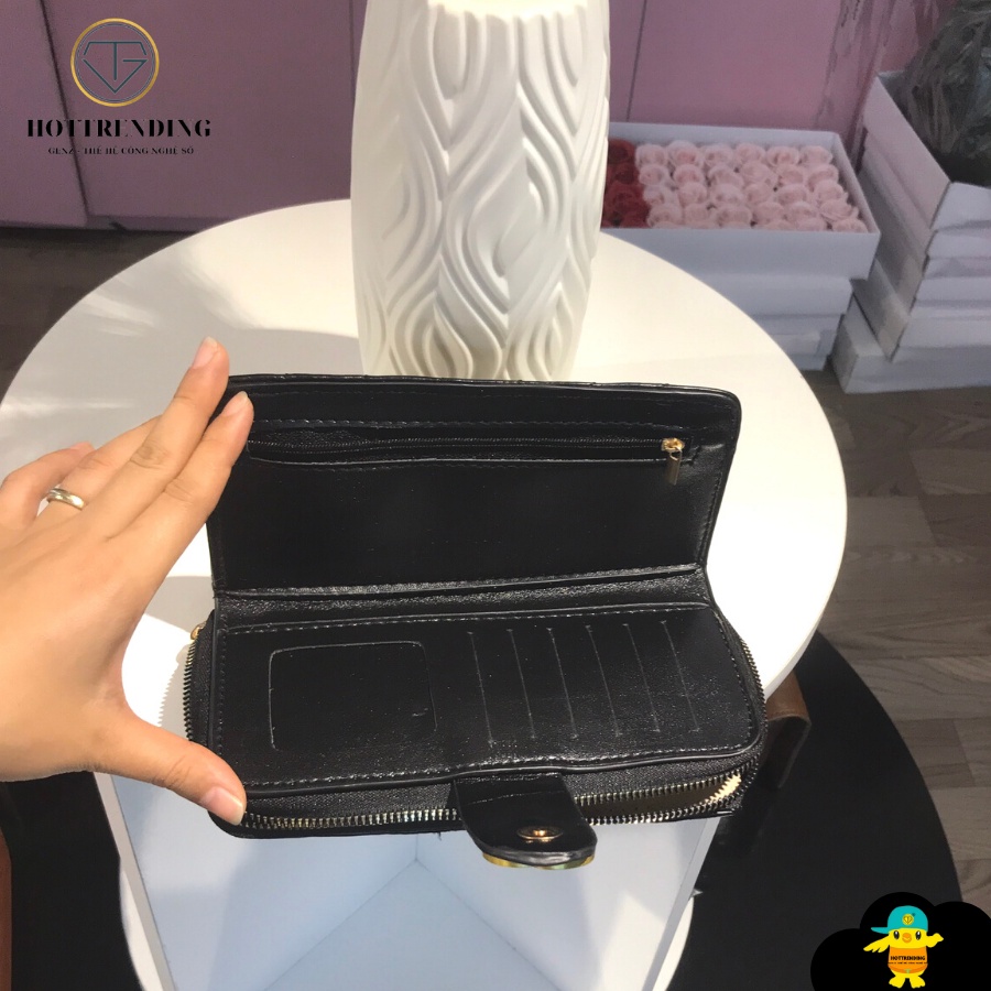 Ví Gucci cầm tay da mềm mại nhỏ ngọn dành cho những cô nàng thích hiện đại, trẻ trung ,sang cảnh