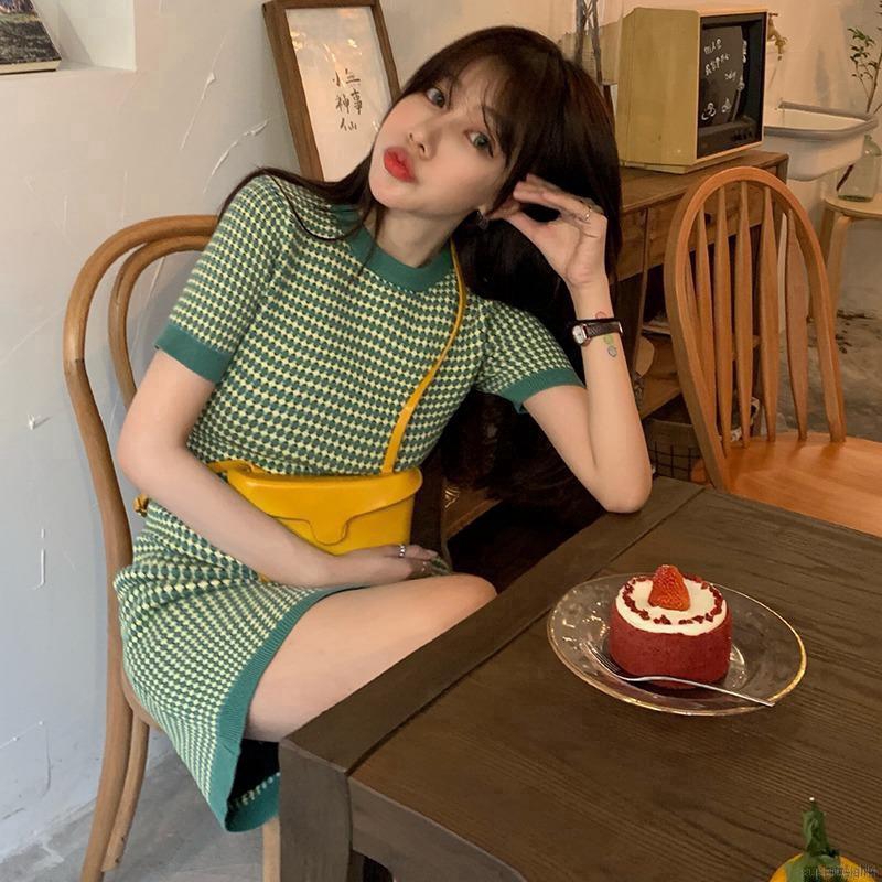 Váy len nữ họa tiết caro ngắn tay cổ tròn