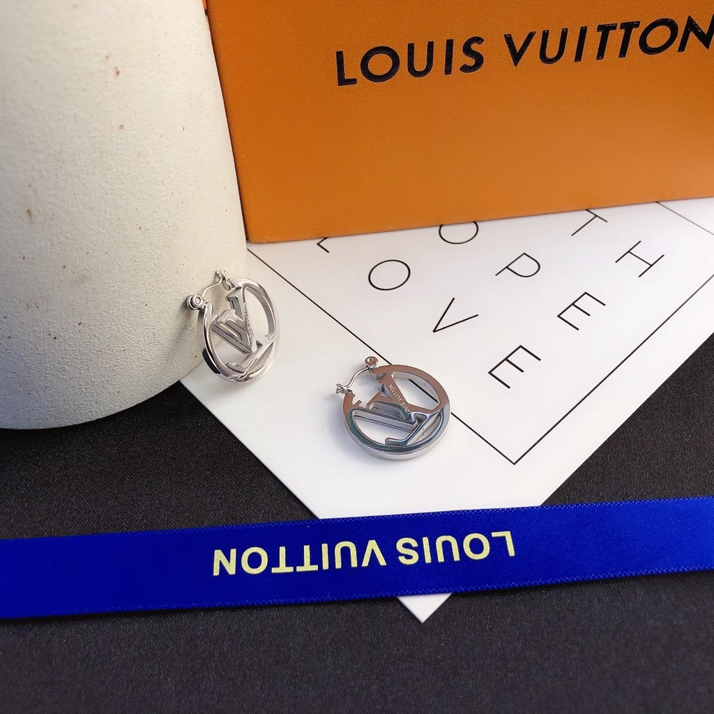 LOUIS VUITTON Khuyên Tai Tròn Bằng Thép Titan In Logo LV Thời Trang