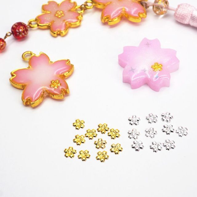 50pcs Hoa anh đào màu kim loại vàng, bạc trắng trí móng tay, Resin