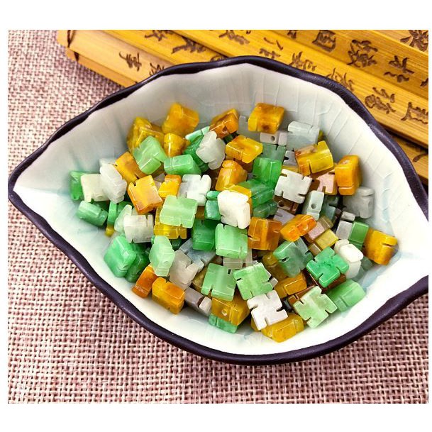 gói 1 viên charm chữ Vạn đá 4x8mm tự nhiên, lỗ xỏ 1mm làm vòng P131-23-MH 2634