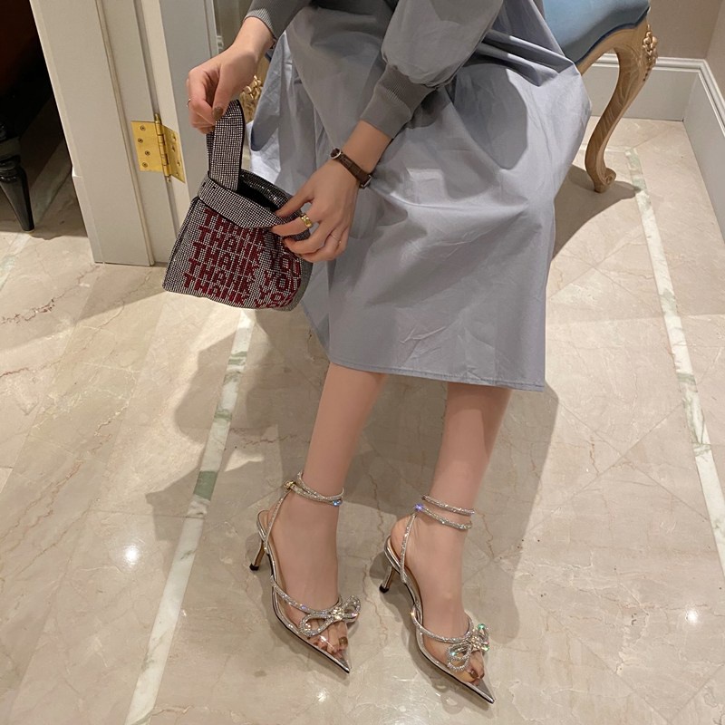 Giày cao gót mũi nhọn quai trong suốt đính đá sang trọng