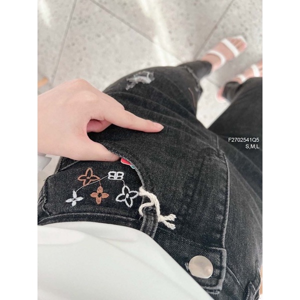Quần jeans đen rách