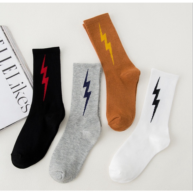 Vớ cao cổ hình tia chớp Unisex phong cách thể thao, trẻ trung và năng động.