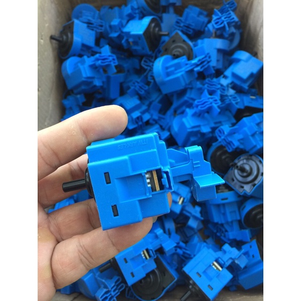 Phao áp lực nước máy giặt aqua