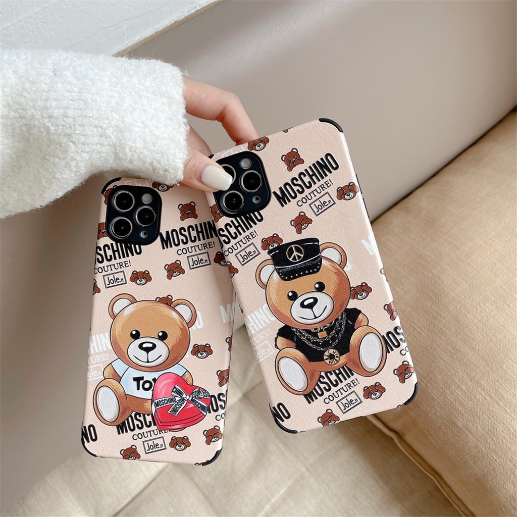 Ốp điện thoại Hình Gấu Moschino Bear Cho dòng Iphone13 12 Mini 11 Pro Max 6 / 6s 7 / 8plus Se2 X / Xs Xr Xsmax # Hg3691