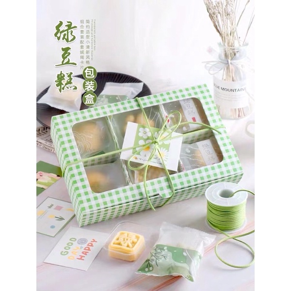 Hộp vách ngăn 6 ô màu xanh caro đựng bánh 50-80gr