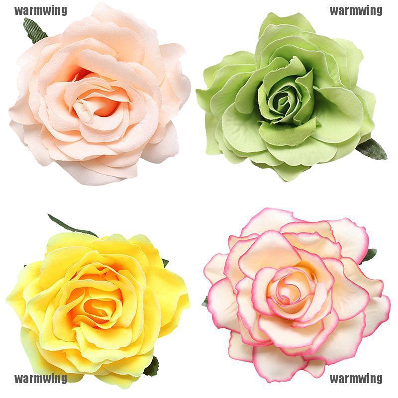 Hoa hồng cài tóc cô dâu