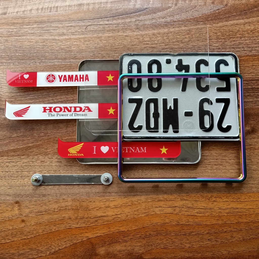 Khung biển số xe máy inox có logo cờ ngang phía dưới có kính có viền