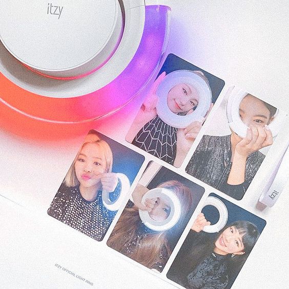 Đèn cổ vũ OFFICIAL LIGHT RING ITZY-01