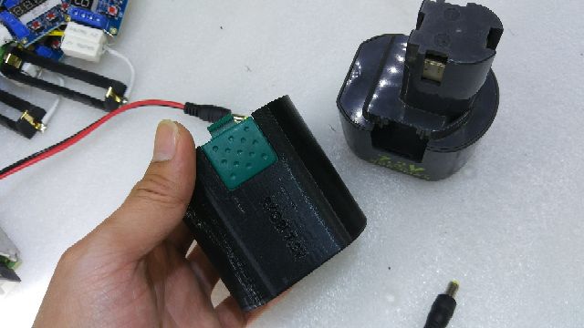 Đáy vỏ Ryobi 7.2v độ lên để lắp được 6 cell 18650 và mạch