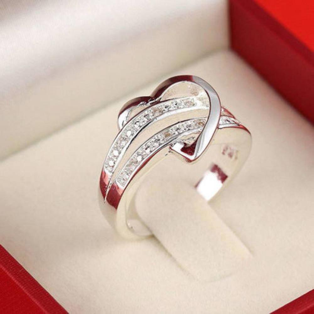 Nhẫn Cưới Hình Trái Tim Cho Cặp Đôi