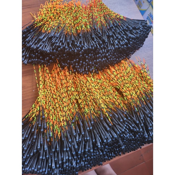 Ngọn phao đổi màu tăm to, tăm nhỏ rõ nét