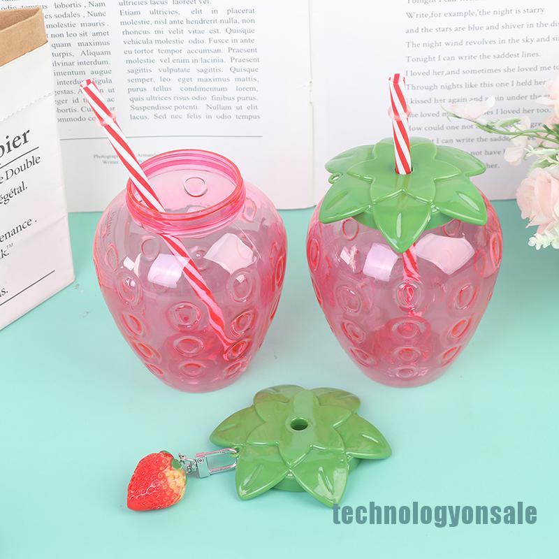 Bình Nước Nhựa In Hình Quả Dâu Dễ Thương