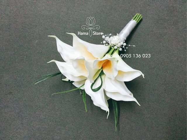 [GIAM8KFOLLOWER]- BÓ HOA CƯỚI CẦM TAY CÔ DÂU VỚI HOA RUM CALLA LILY THEO PHONG CÁCH HIỆN ĐẠI TẶNG KÈM CÀI ÁO CHÚ RỂ