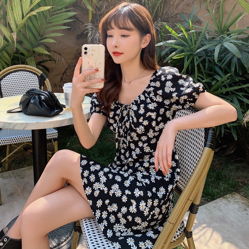 Đầm Chiffon Tay Ngắn In Hoa Cúc Nhỏ Hở Lưng Kiểu Pháp Thời Trang Cho Nữ