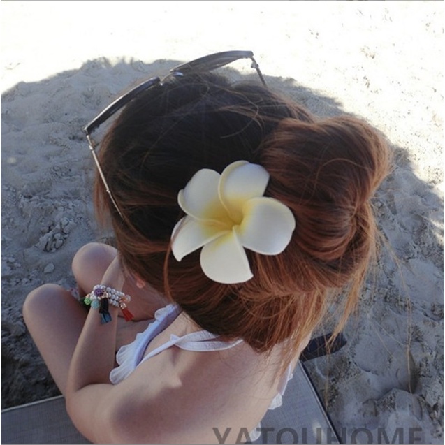 1 Cái Hoa Sứ Cho Tóc Bãi Biển