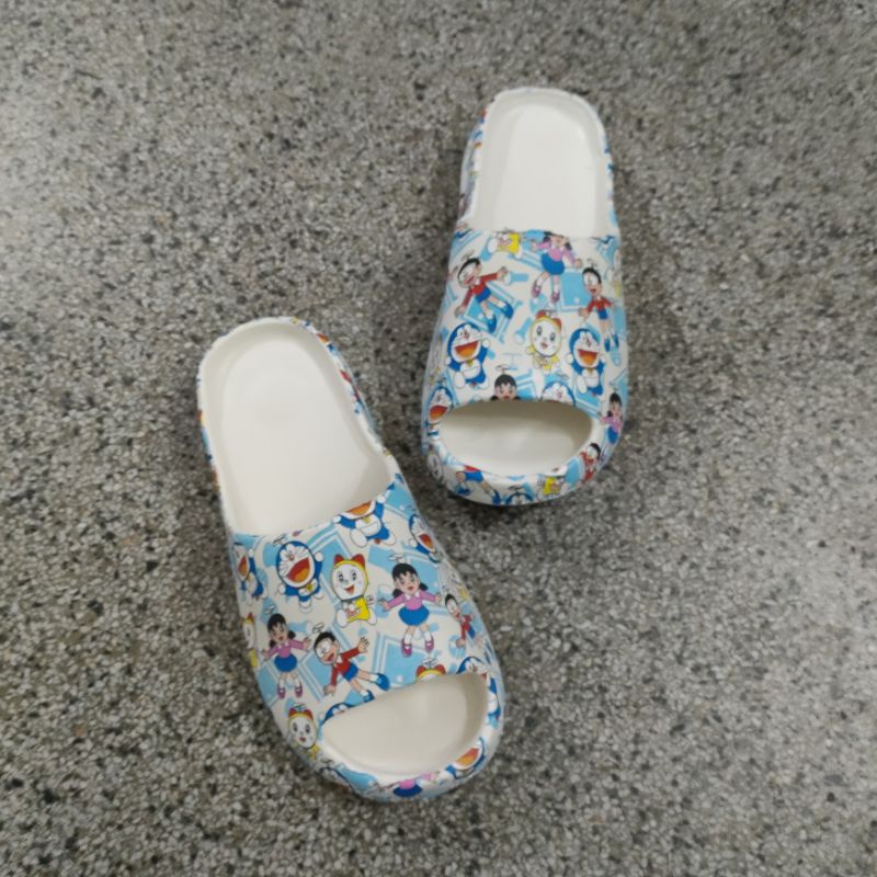 Dép bánh mì cho bé và Nữ hình Doremon.