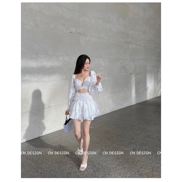 Váy Ren Hoa Tay Dài Hở Chân Ngực