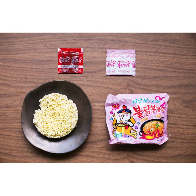 Mì khô gà cay Carbonara SAMYANG 130gr- Lốc 5 gói