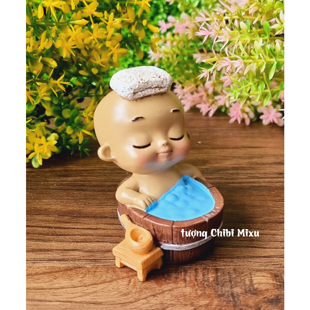 Tượng chú tiểu áo nâu nhí 7cm mẫu đi tắm đáng yêu